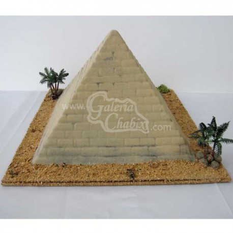 Piramide con palmeras